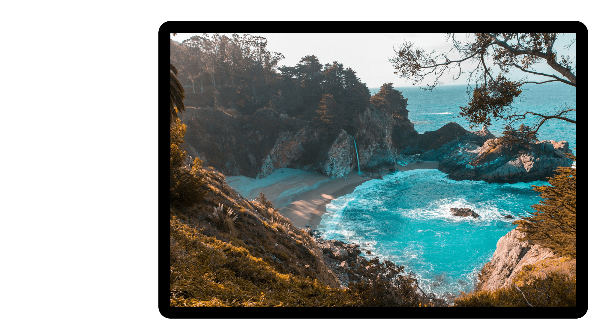 A screen with a beach view that is captured from a user who uses Travous to plan his trip.